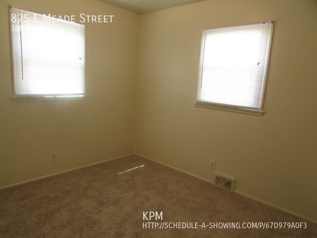 Building Photo - 3 BEDROOM | 1 BATH | CARPORT | SOUTH