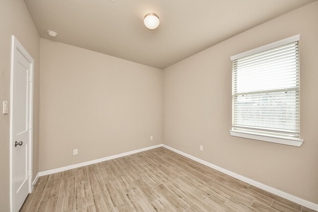 Building Photo - 6030 Rivercane Way