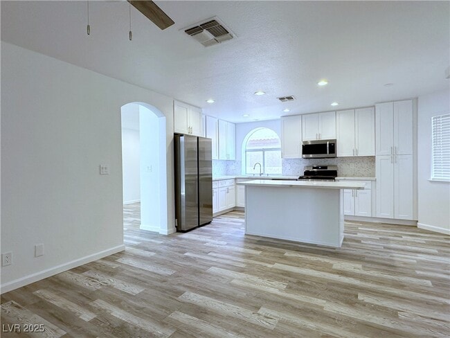 Building Photo - 9821 Cactus View Ave