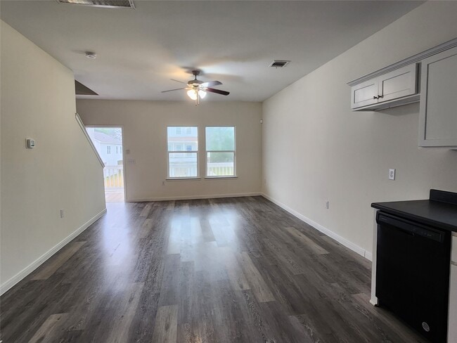 Building Photo - 6202 Lacey Oak Dr