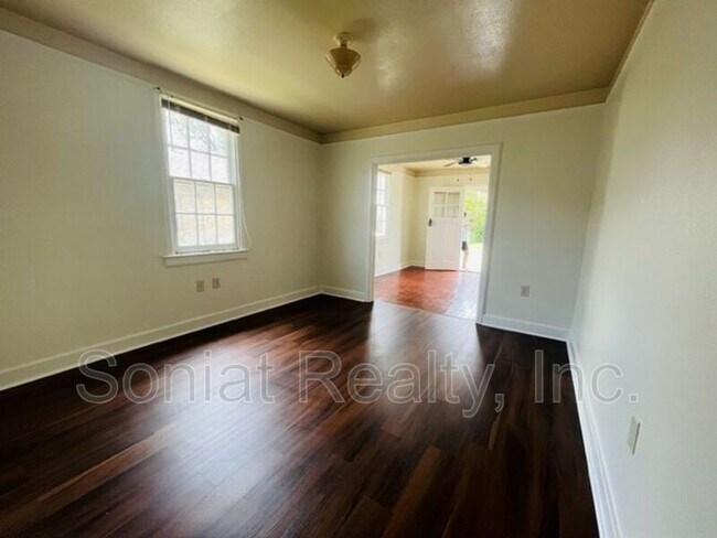 Building Photo - 2129 Mandolin St