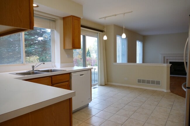 Building Photo - 2052 Spice Cir