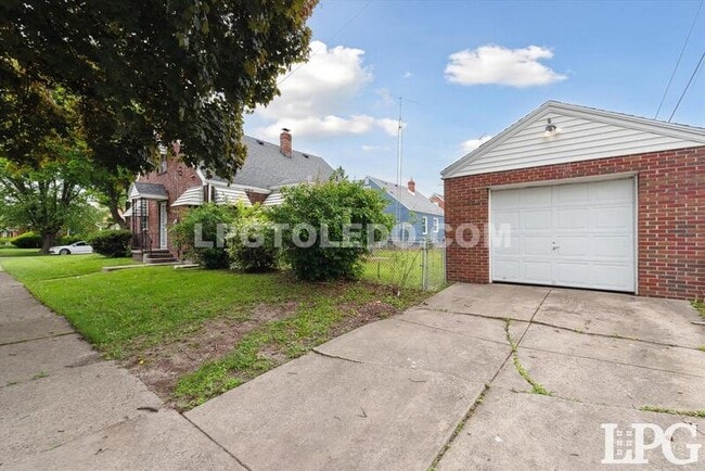 Building Photo - 3132 Mulberry St
