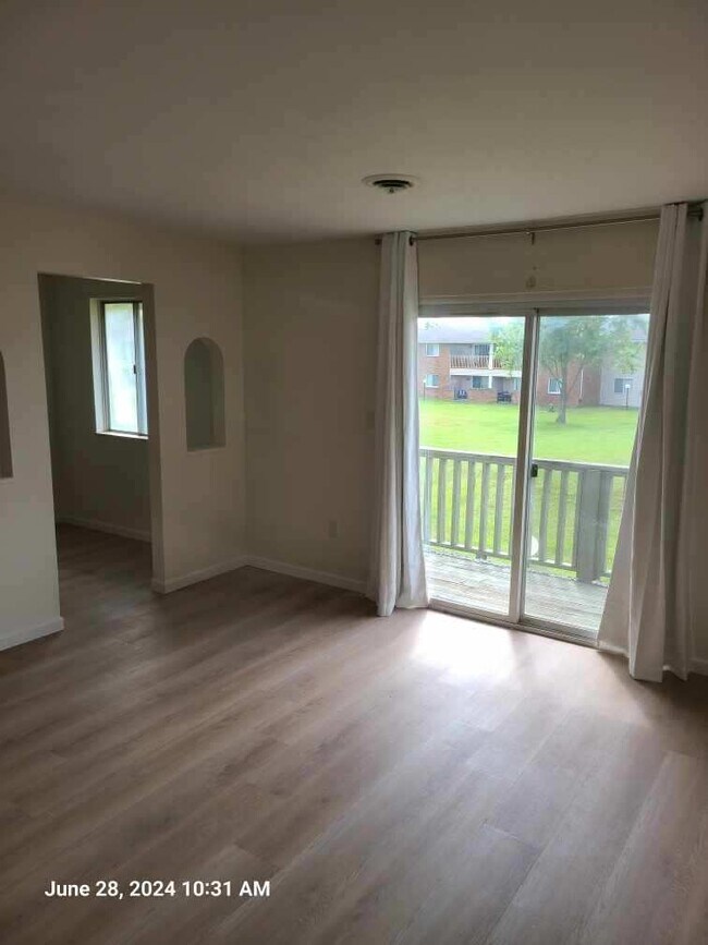 Building Photo - 2275 N Cable Rd