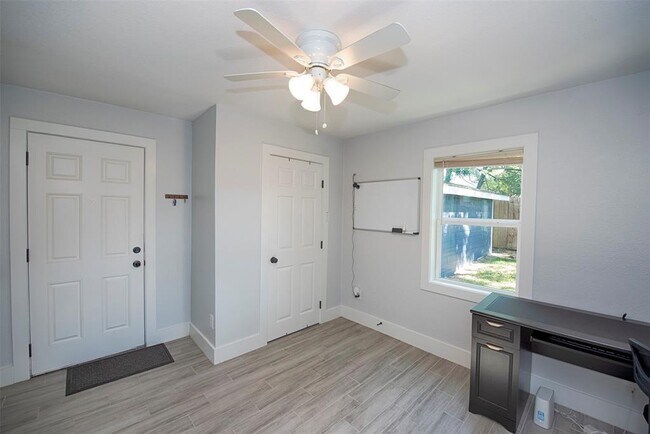 Building Photo - 1336 Hunters Rd