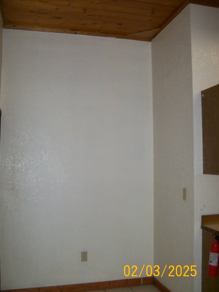 Building Photo - 528 N M St
