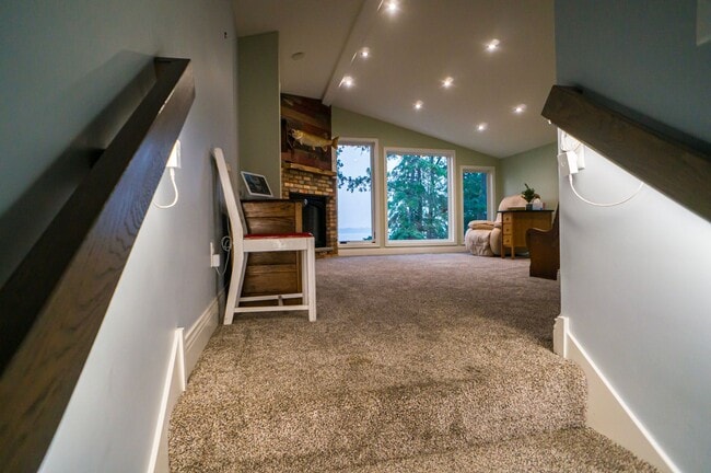 Building Photo - FULLY FURNISHED LAKE HOME