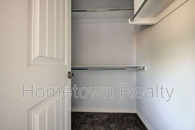 Building Photo - 459 S Fretz Ave