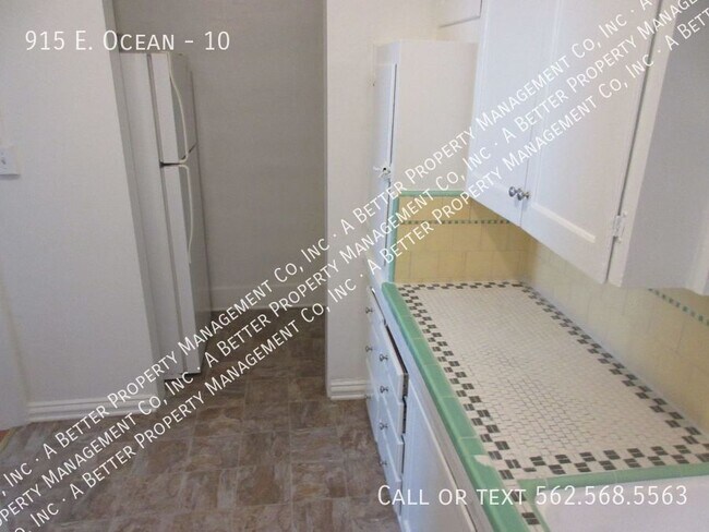 Building Photo - 915 E. Ocean-10