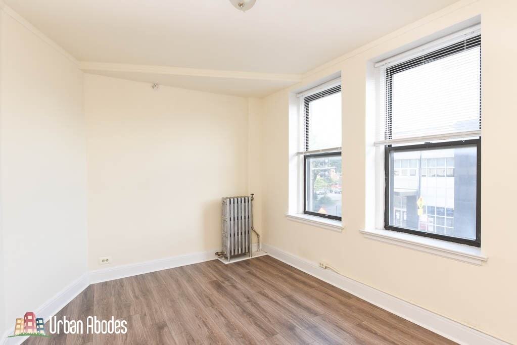 Building Photo - 3314 W Diversey Ave