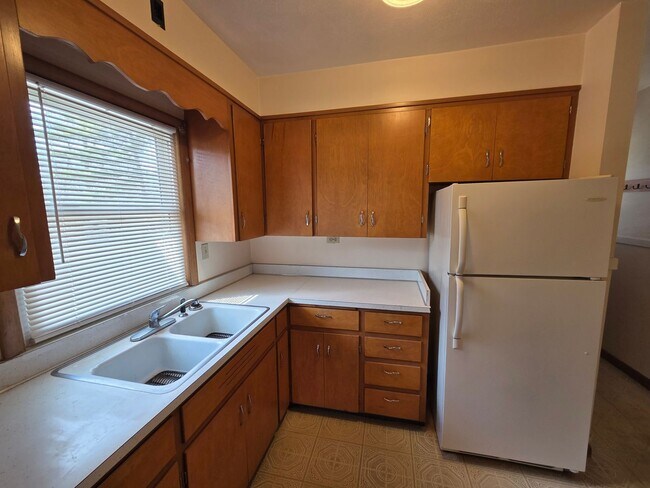 Building Photo - Charming 2-bedroom, 2-bath home