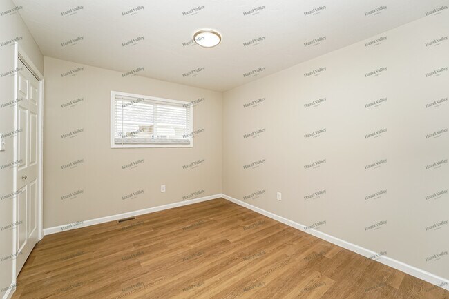 Building Photo - 4863 Southwood Dr