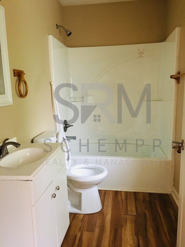 Building Photo - Renovated 2 bedroom in the Russell neighborhood! *Section 8 accepted*