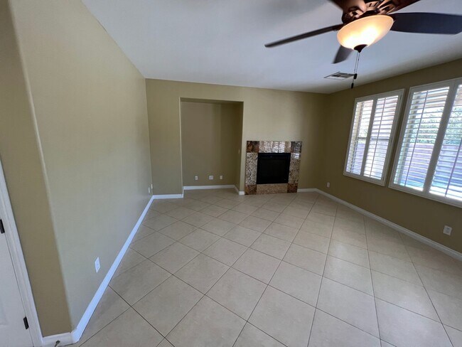 Building Photo - ALIANTE MASTER PLAN COMM/ GATED *5 BEDROOM...