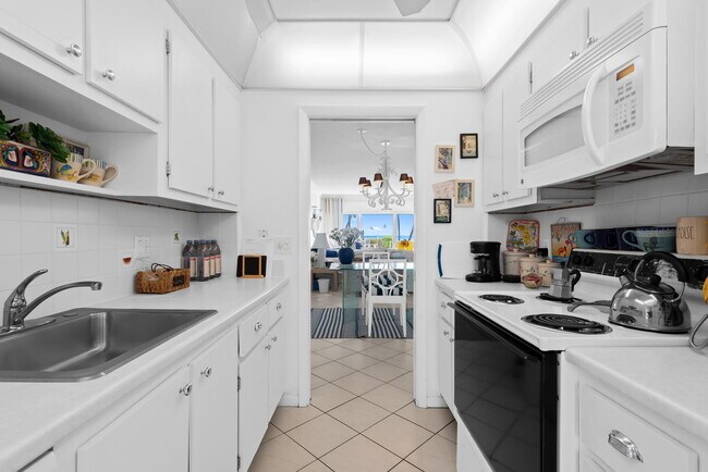 Building Photo - 3101 S Ocean Blvd