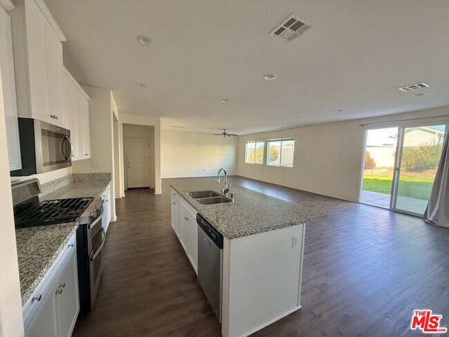 Building Photo - 28604 Clearview St