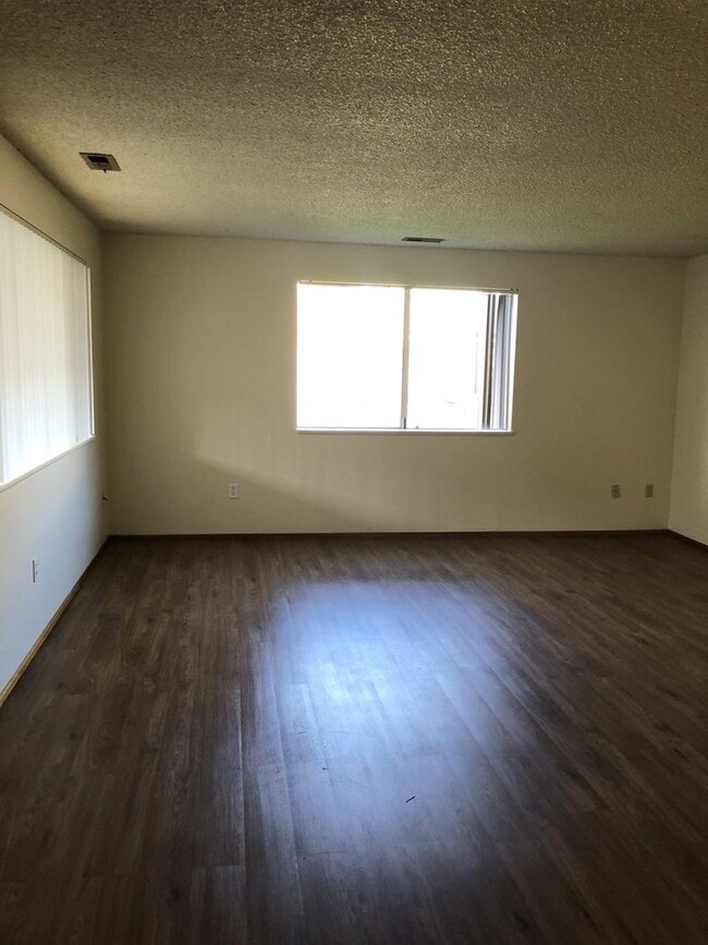 Building Photo - Spacious NW Corvallis Duplex - 3 Bedroom 1...