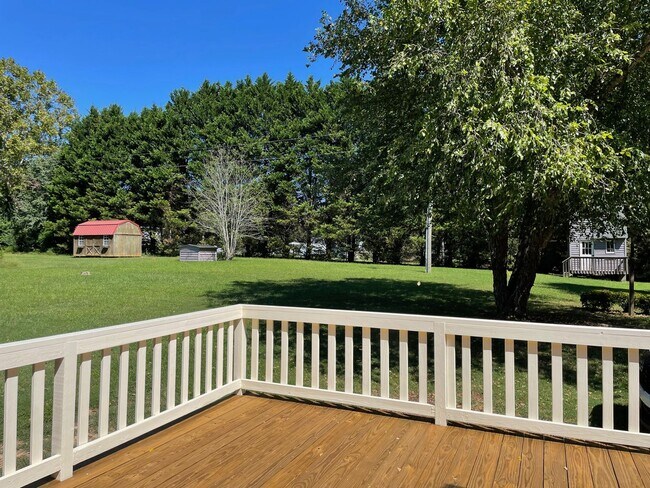 Building Photo - BEAUTIFUL 3 BED, 2 BATH BRICK HOME LOCATED...