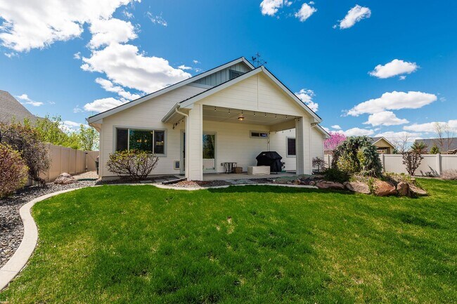 Building Photo - Beautiful Home in the Heart of Eagle