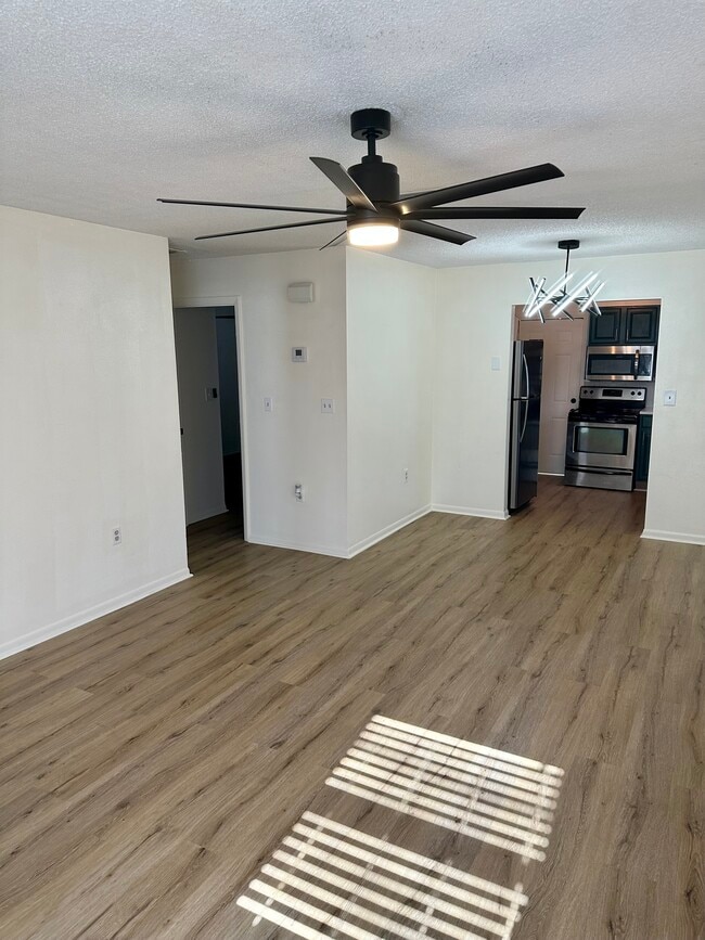 Building Photo - 1802 W House St