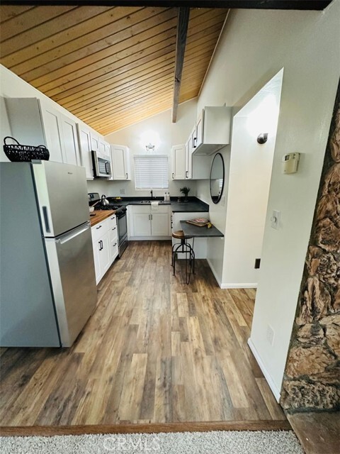 Building Photo - 26227 Lake Forest Dr