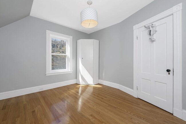 Building Photo - 16 Oak Grove Terrace