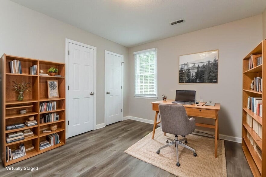 Building Photo - 925 Fairlong Rd