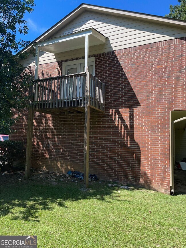 Building Photo - 5980 Sherwood Pl