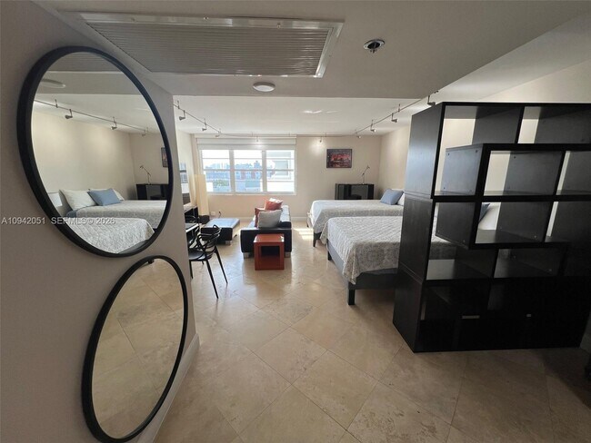 Building Photo - 100 Lincoln Rd