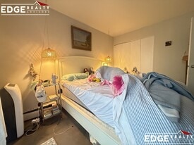 Building Photo - 140 Kenrick St