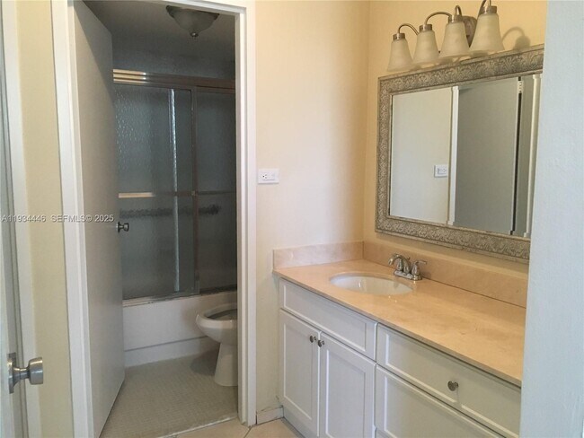 Building Photo - 9225 Collins Ave