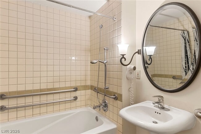 Building Photo - 30 Strada Di Villaggio