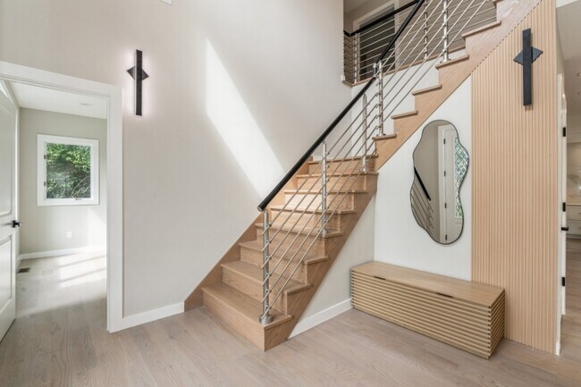 Building Photo - 66 E Gramercy Pl
