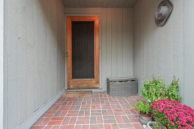 Building Photo - 115 Mill Pond