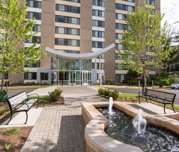 Primary Photo - Edgewood Commons 611
