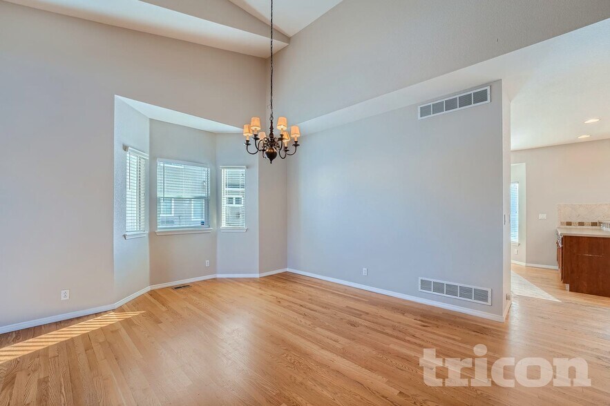 Building Photo - 1220 Sunset Way