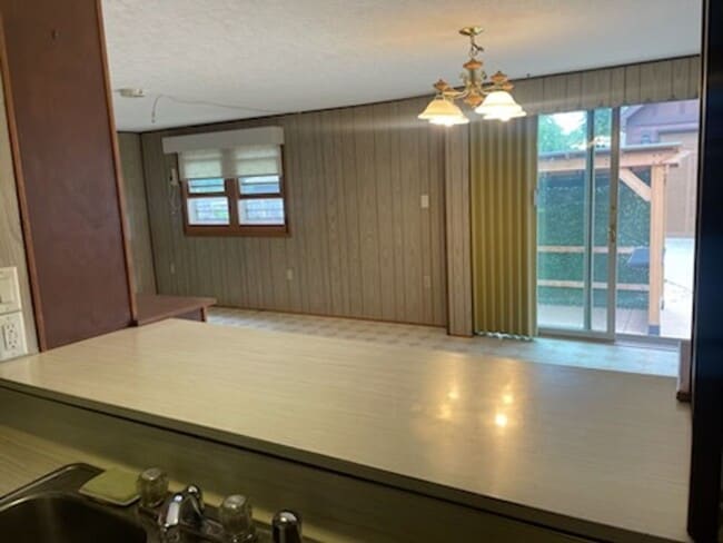 Building Photo - Great Eastside Location 3-Bedroom Bungalow...