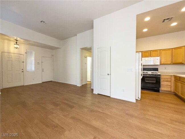 Building Photo - 10789 Muscari Way