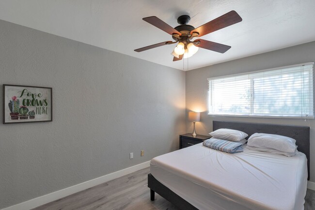 Building Photo - Discover nearly 3,000 sqft of comfort and ...