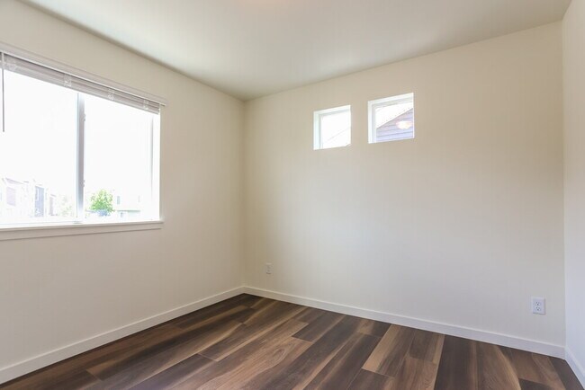 Building Photo - 4764 N Tower Dr