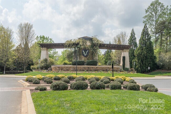 Building Photo - 4938 El Molino Dr