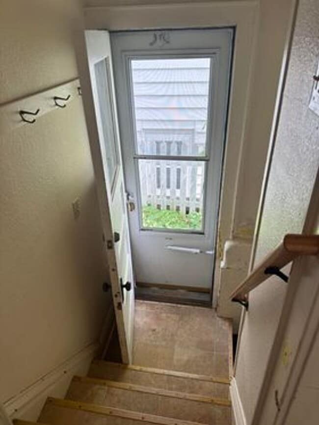 Building Photo - 630 N 16th Ave E