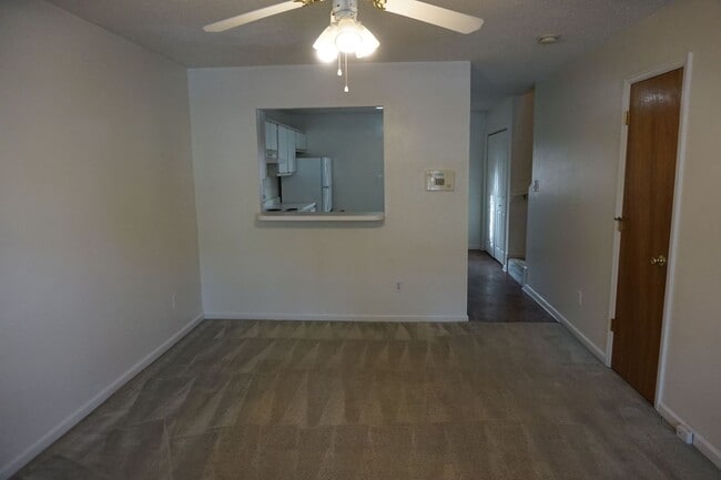 Building Photo - 2 Bedroom 2.5 Bathroom Townhome located in Marsh Oaks