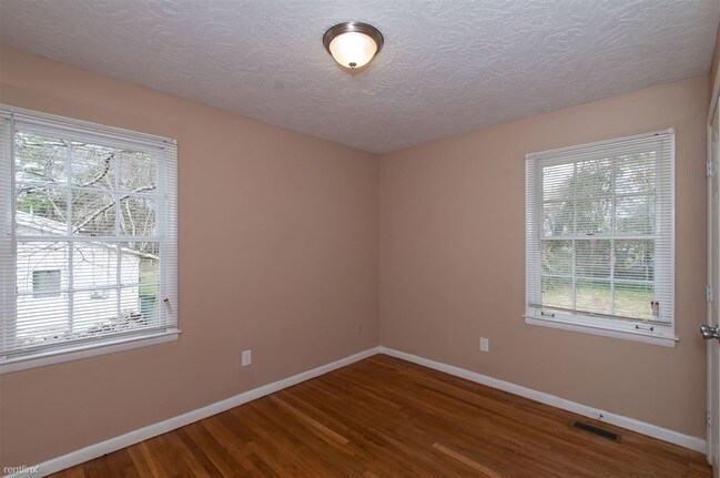 Building Photo - 5 br, 2 bath House - 2171 Rochelle Way