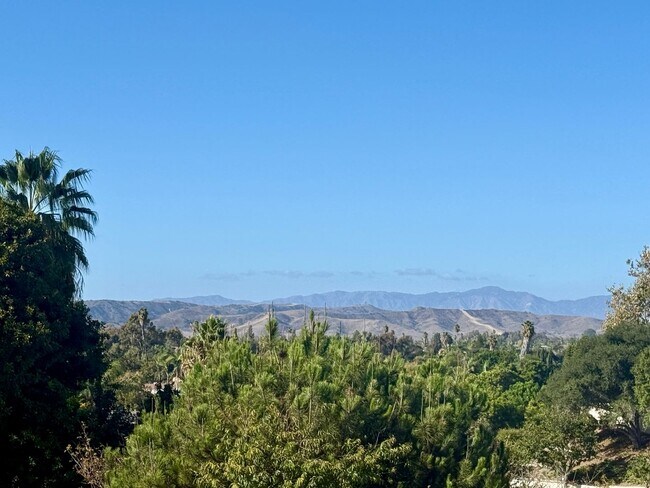 Building Photo - Beautiful 5-Bedroom Home In Oceanside