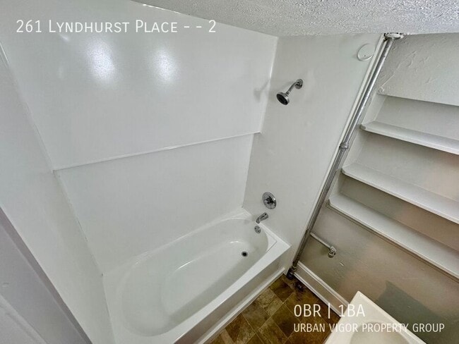 Building Photo - 261 Lyndhurst Pl