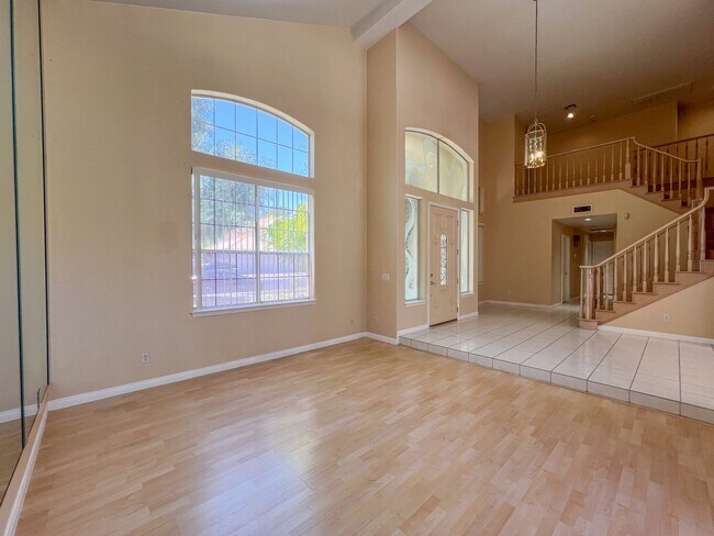 Building Photo - Pool Home in Gated Community