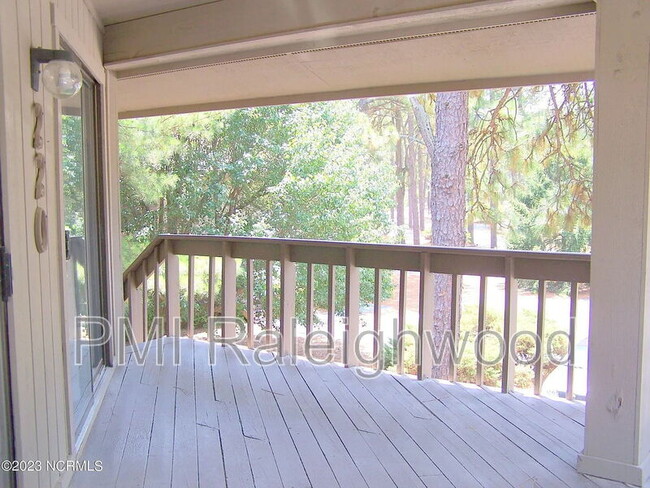 Building Photo - 220 Foxkroft Dr