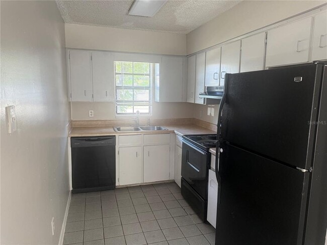 Building Photo - 235 S. Christiana Ave