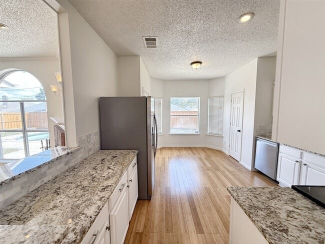 Building Photo - 6717 Smallwood Dr